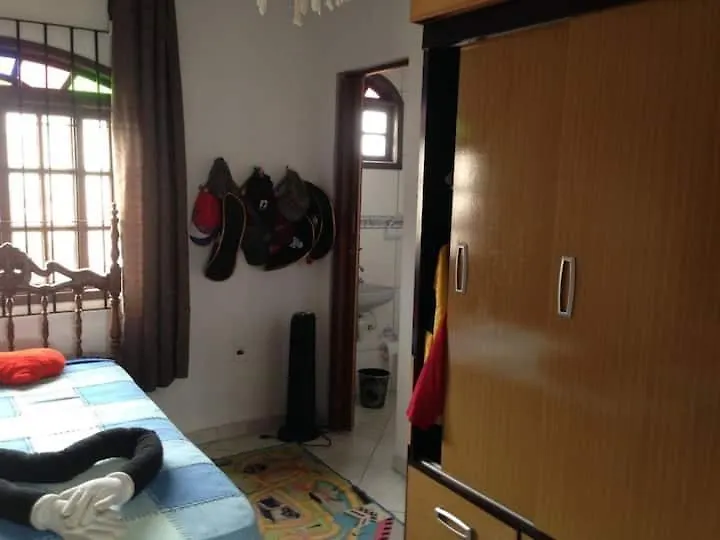 Quarto em Acomodações Particulares Hostel Casa De Praia Suites Cabo Frio
